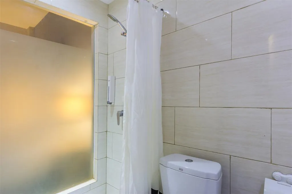 *** Guest house Reddoorz Plus @ Gunung Salak Street Indonesia