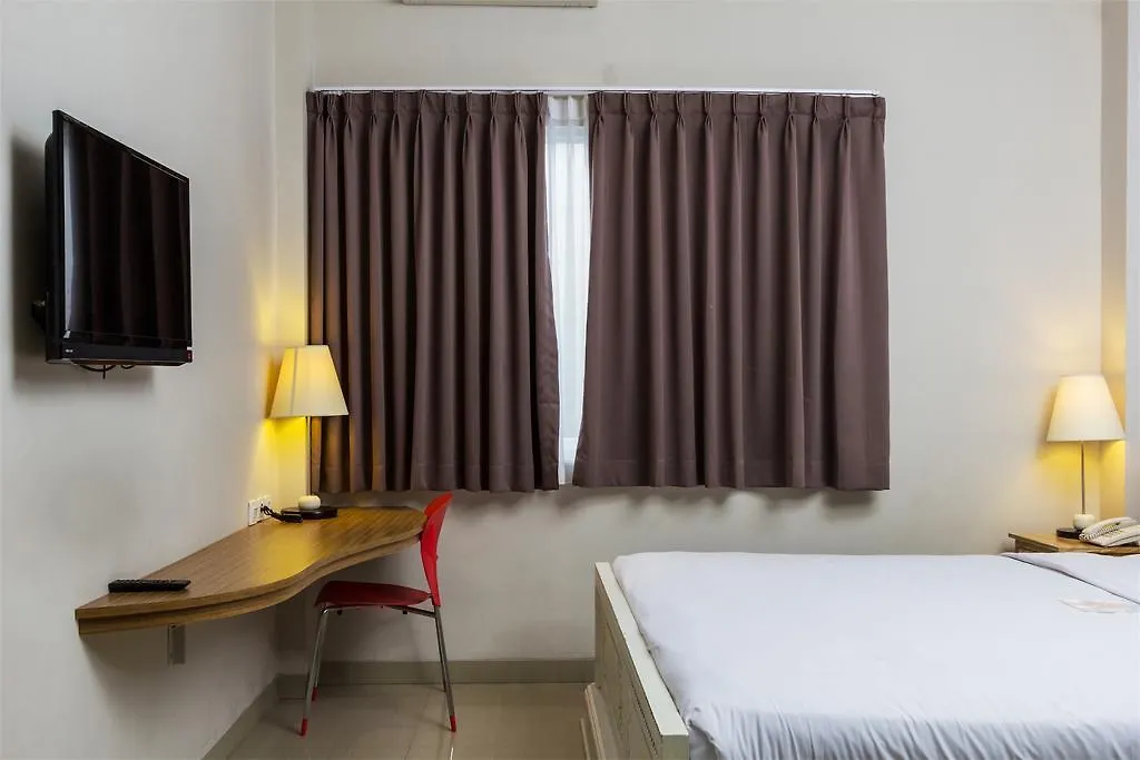 *** Guest house Reddoorz Plus @ Gunung Salak Street Indonesia